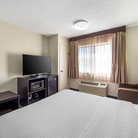 Sleep Inn & Suites Salina I-135 Kültér fotó